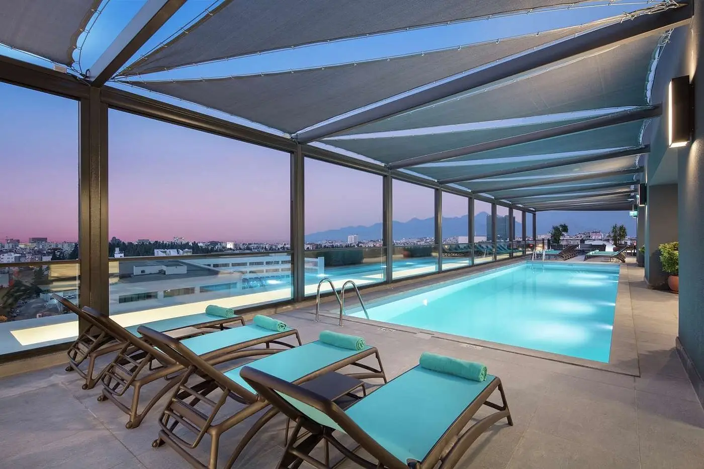 Roof Pool 1200x800