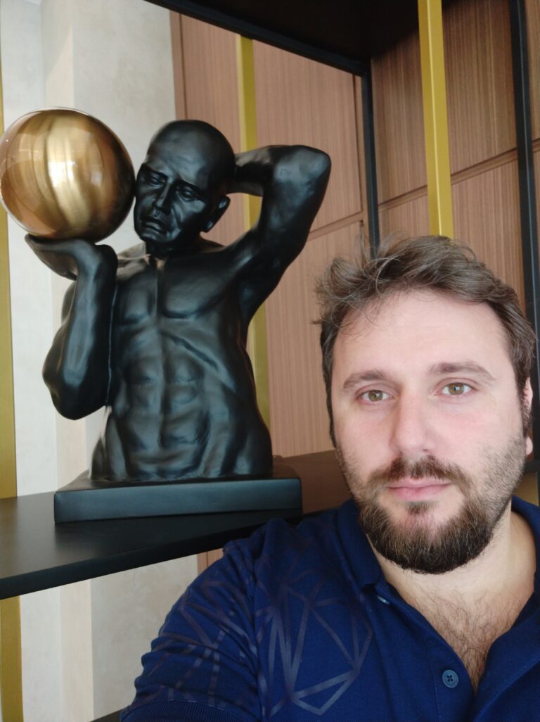 Heykel ve Ben ve Baş Gösteren Yorgunluk Belirtilerim